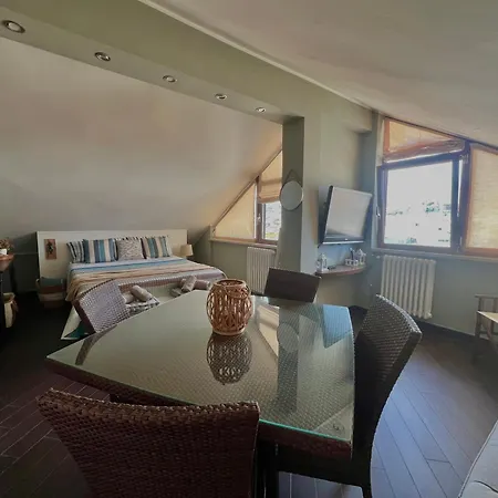 Un Loft A Serapo 加埃塔